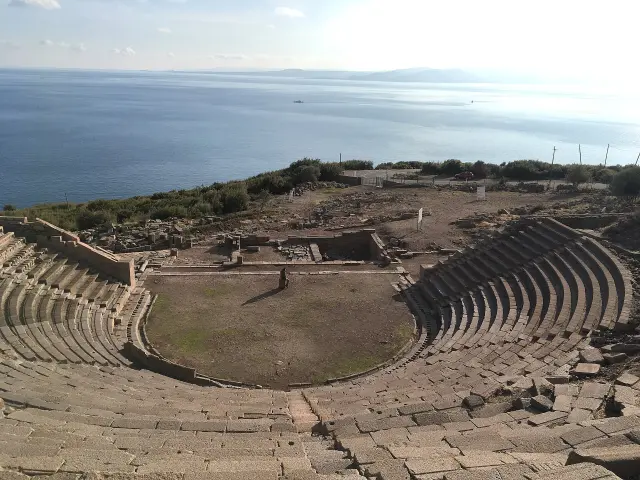 Assos antik tiyatrosu