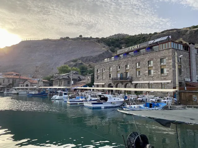Assos antik kentinden bir görünüm