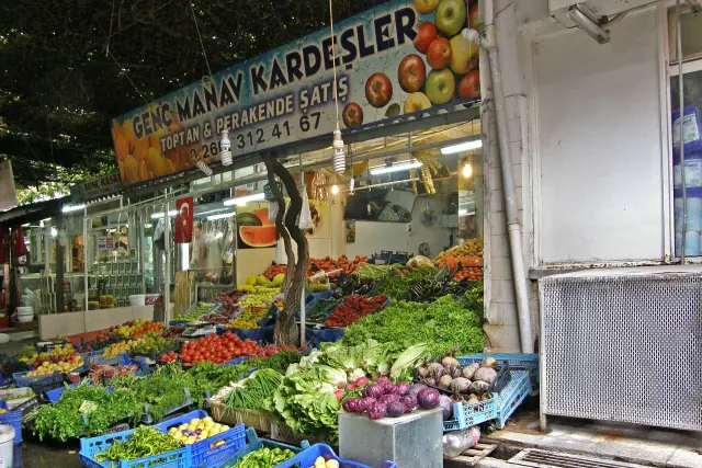 Ayvalık’ta bir yapı