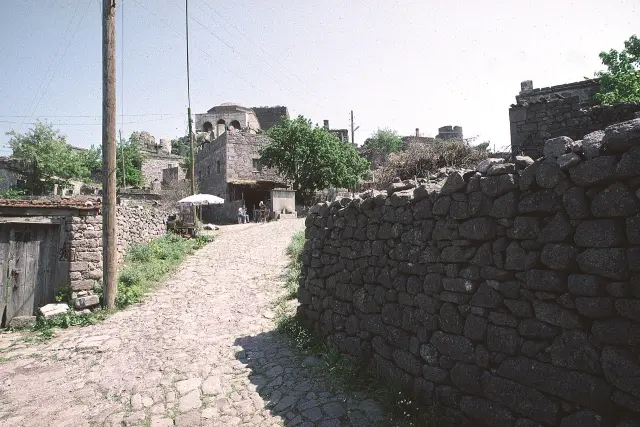 Behramkale köyünde taş evler