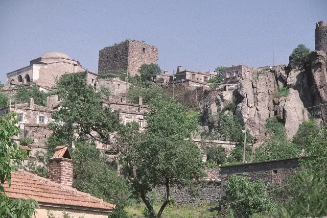Behramkale köyünün taş dokusu